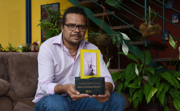 Premio de la National Geographic Society/Buffett 2021,  Dr. Bernal Rodríguez Herrera,  Conservación murciélagos